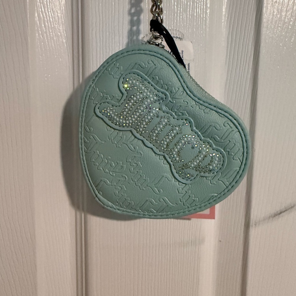 NWT Juicy Couture “String of Pearls” Heart-Shaped Blue Zip Around